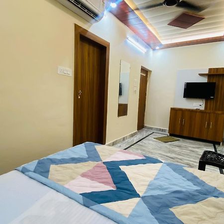The Raman Palace- A Budget Hotel Матхура Экстерьер фото