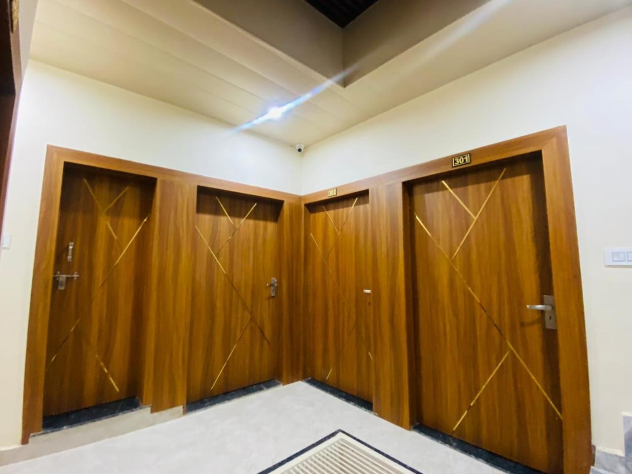The Raman Palace- A Budget Hotel Матхура Экстерьер фото