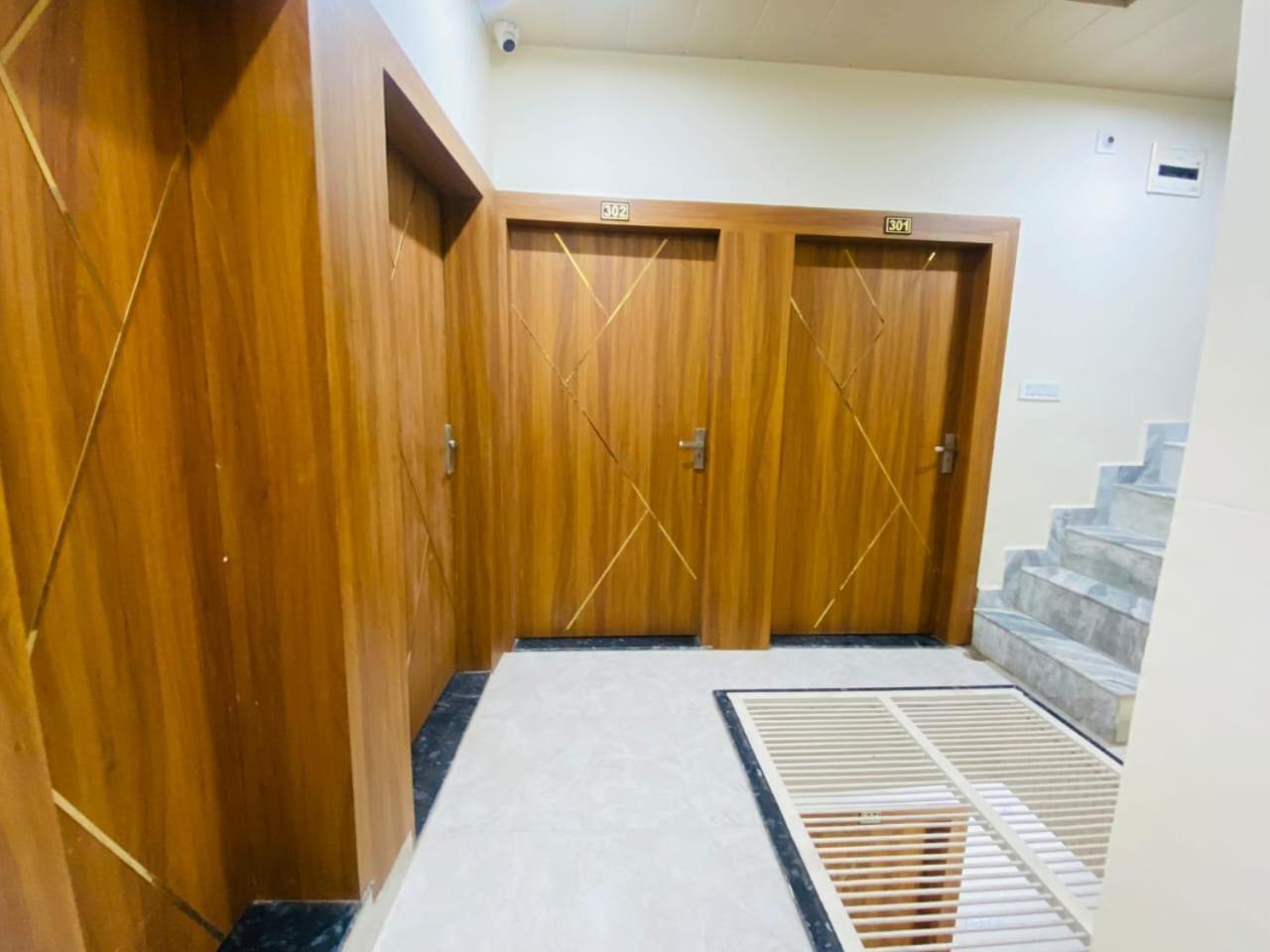 The Raman Palace- A Budget Hotel Матхура Экстерьер фото