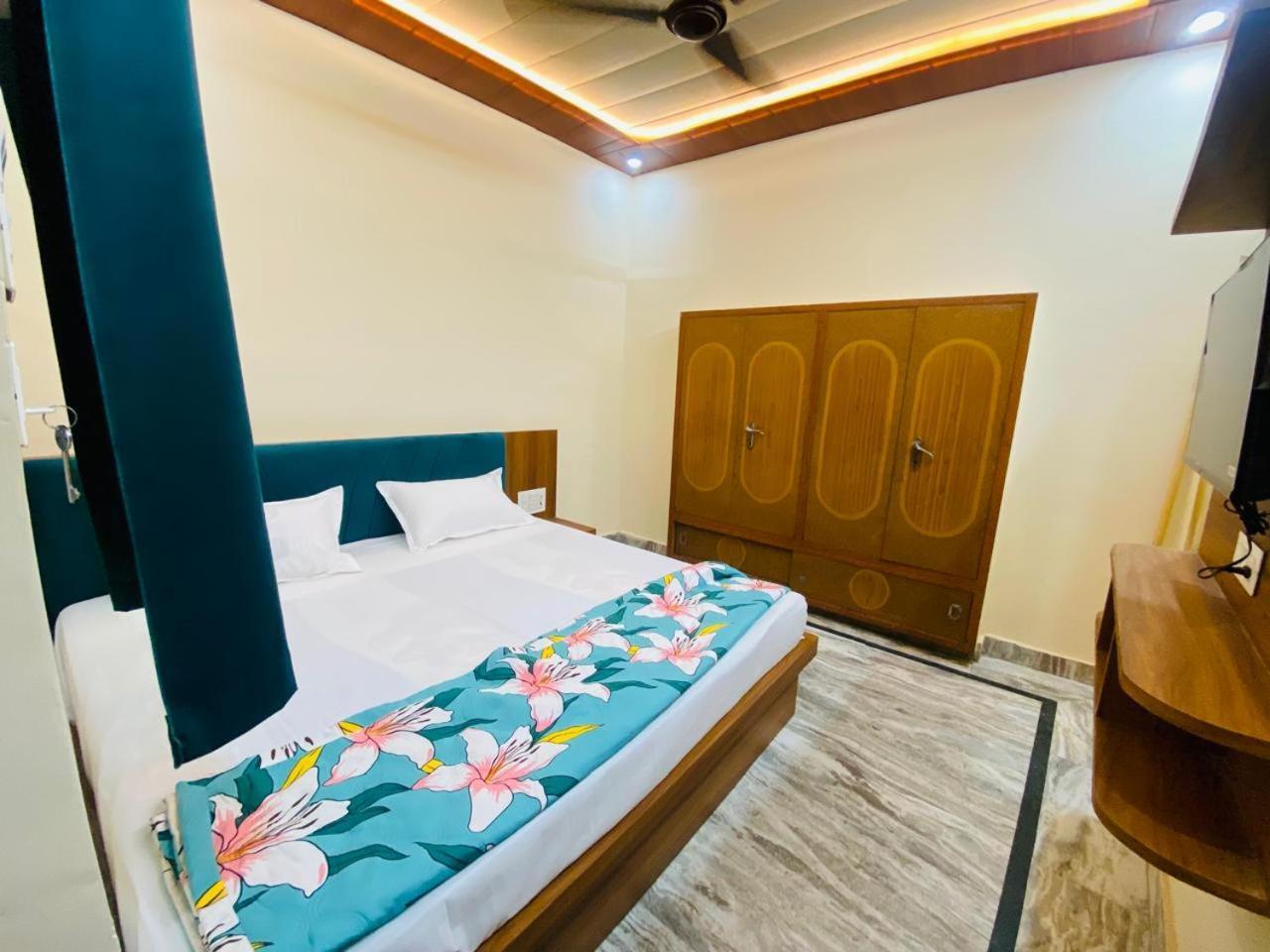 The Raman Palace- A Budget Hotel Матхура Экстерьер фото