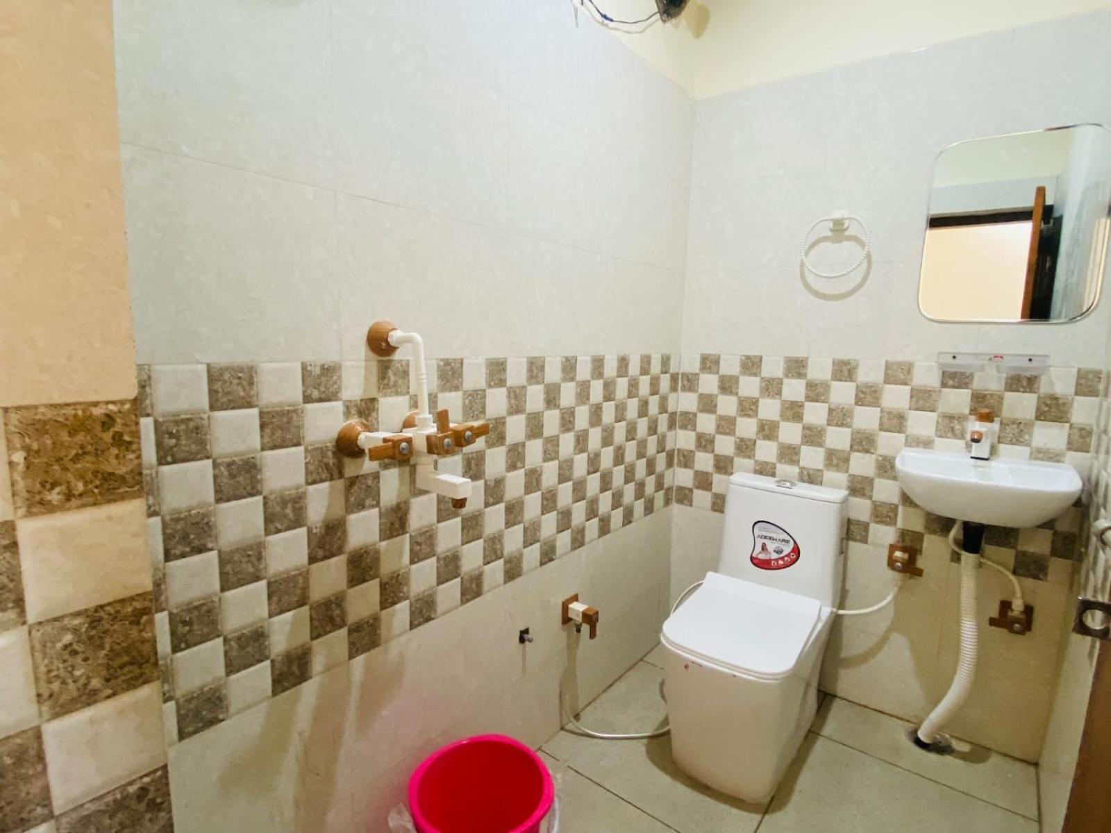 The Raman Palace- A Budget Hotel Матхура Экстерьер фото