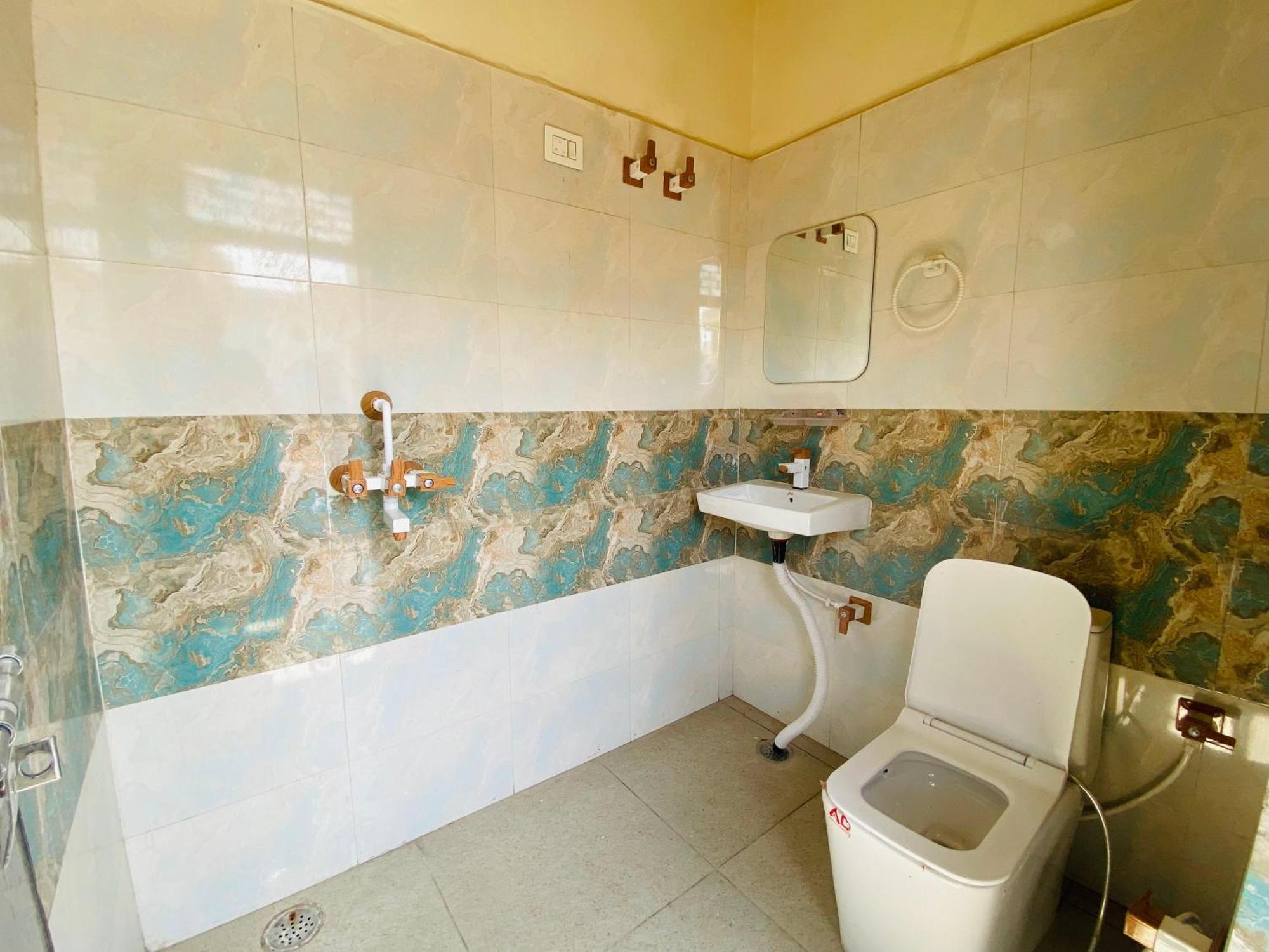The Raman Palace- A Budget Hotel Матхура Экстерьер фото